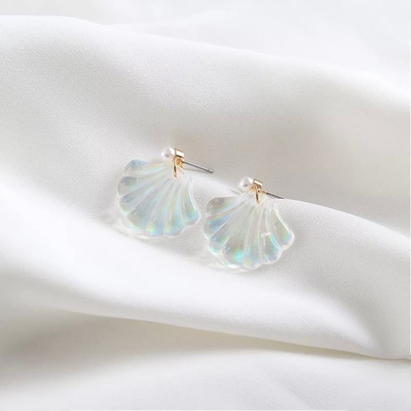 LAST PAIR!! Mermaid Resin Seashell Pearl Earrings - Picture 3 of 11